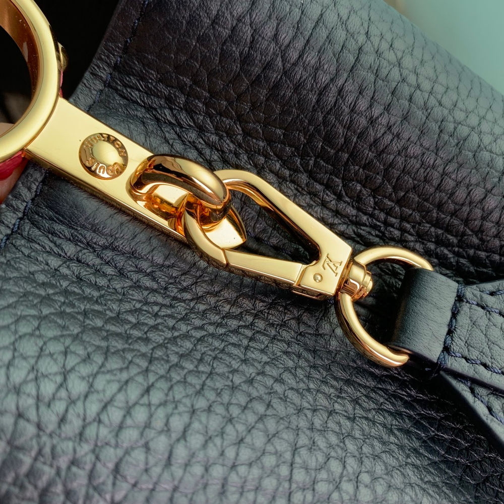 Louis Vuitton Capucines MM