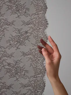 01-11 ОПТ Кружево шантильи 23 см, шоколад