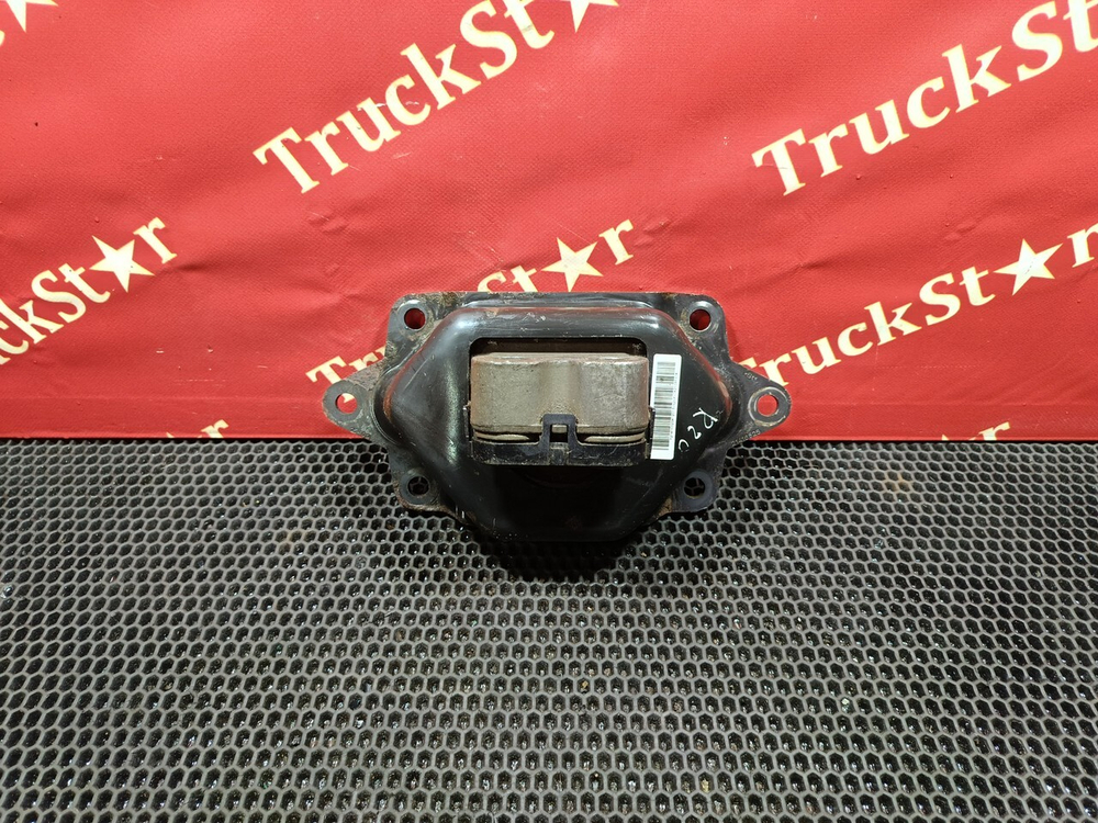 Подушка двигателя задняя