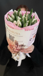 Букет 25 тюльпанов в цветочной газете