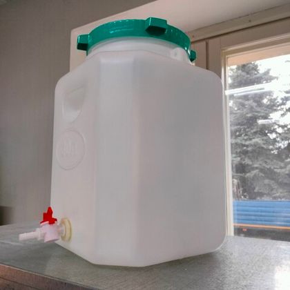 Канистра (бак) прямоугольная 30 л с краном, d 215 мм