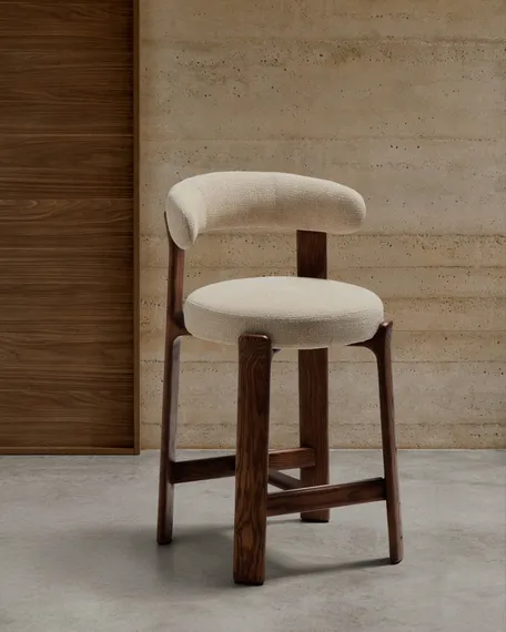 Полубарный стул Granite 65 см, бежевый шенилл, массив ясеня в цвете орех