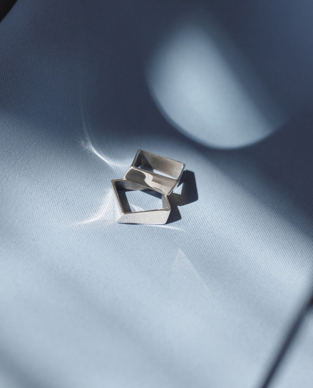 кольцо twisted square