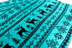 Вязаный шарф черно-бирюзовый с карельскими узорами