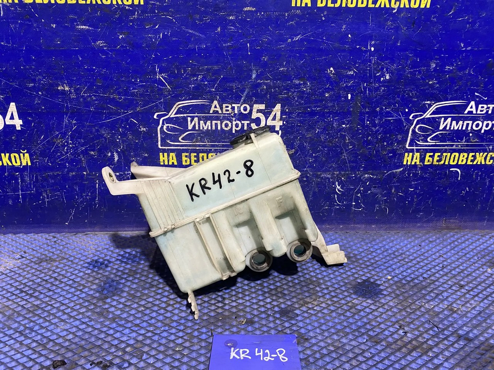 Бачок омывателя TOYOTA LITEACE 1999