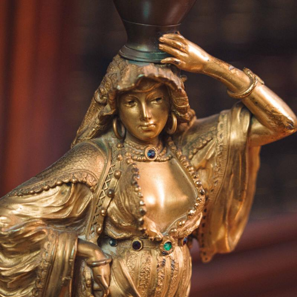 Кабинетная скульптура «Восточная женщина с кувшином»