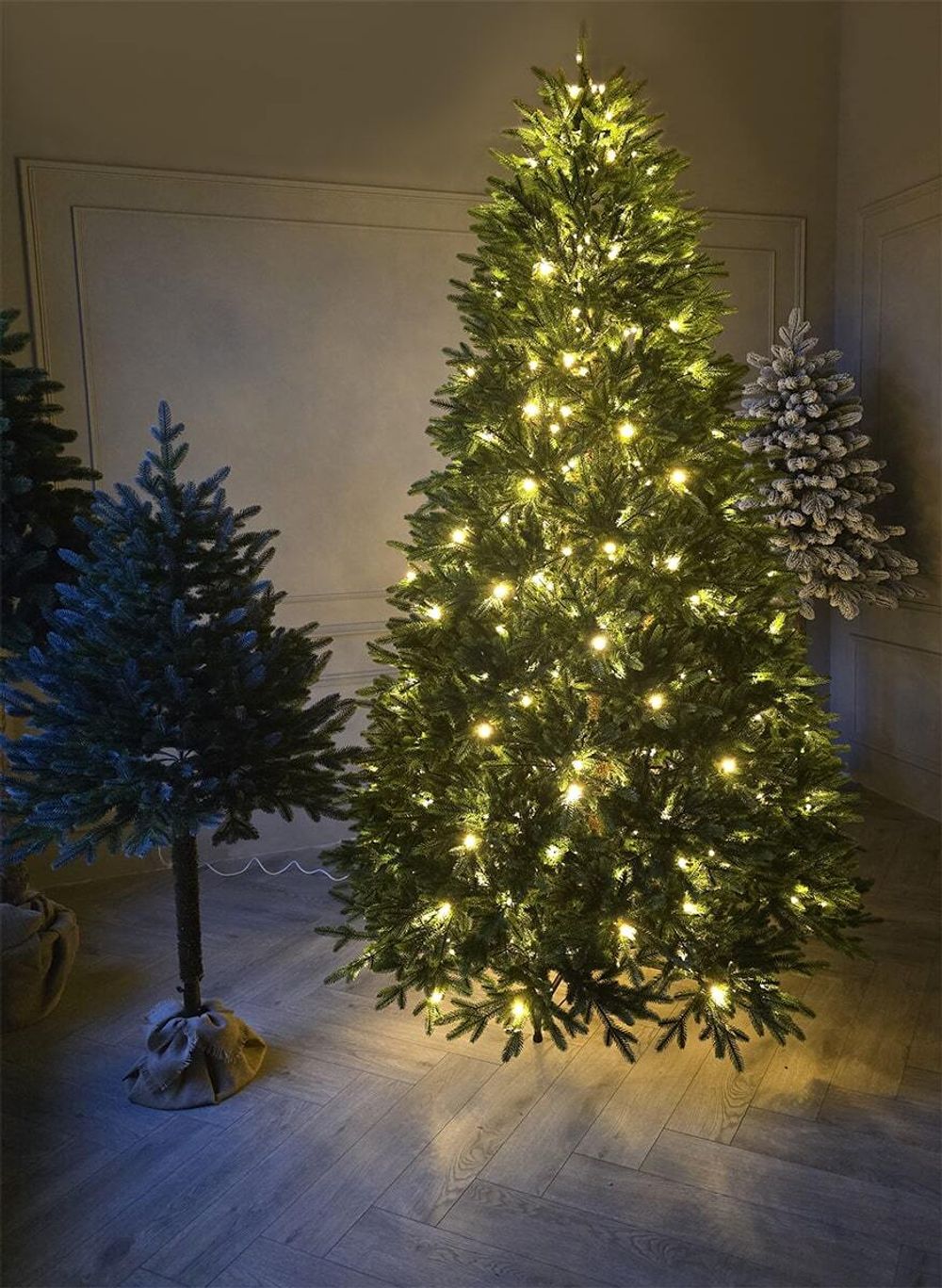 Елка с гирляндой встроенной «Юлия» (Литая хвоя) 150 см / 1,5 м