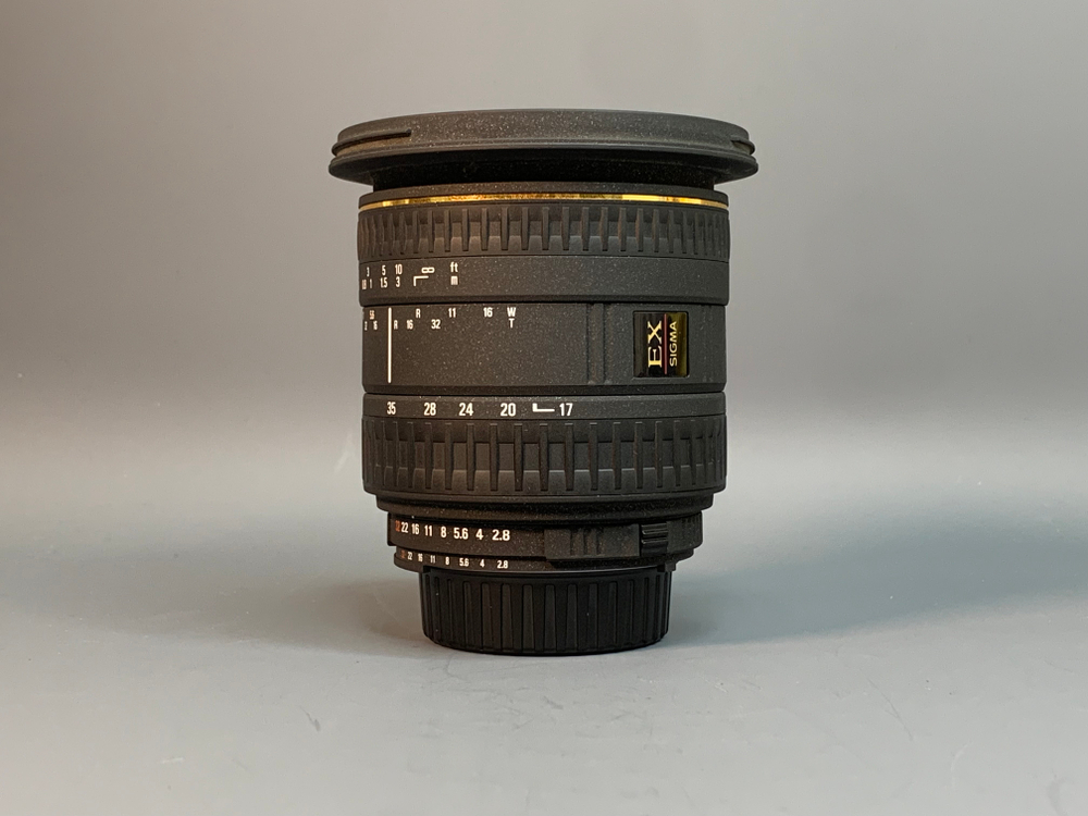 Sigma 17-35mm D 2.8-4 DG HSM Nikon F внутри пыль