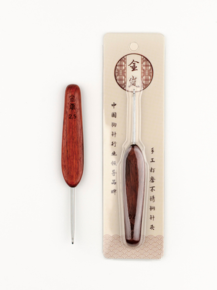 крючок с короткой ручкой из сандала