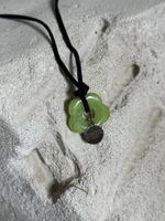 Подвеска цветочек в зеленом цвете