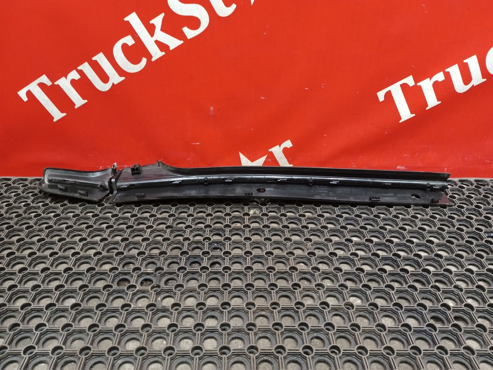 Панель стойки двери левой 2019г.