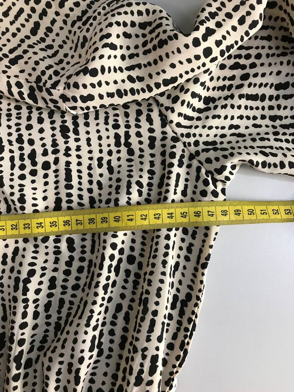 Платье приятной расцветки, визуально на 46 размер