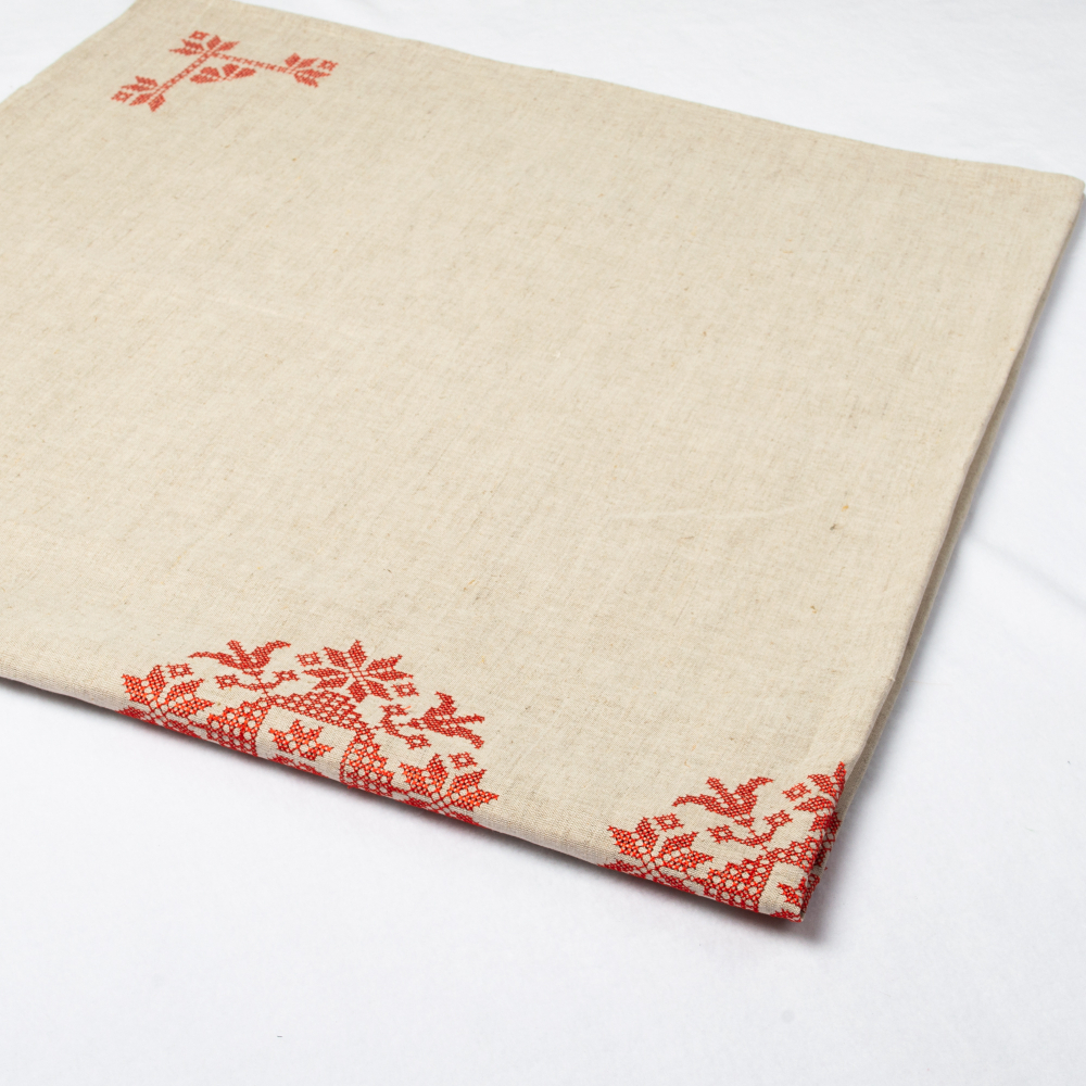 Скатерть с вышивкой