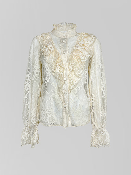 Блузка AYA collection однотонная кружевная на пуговицах с рюшами