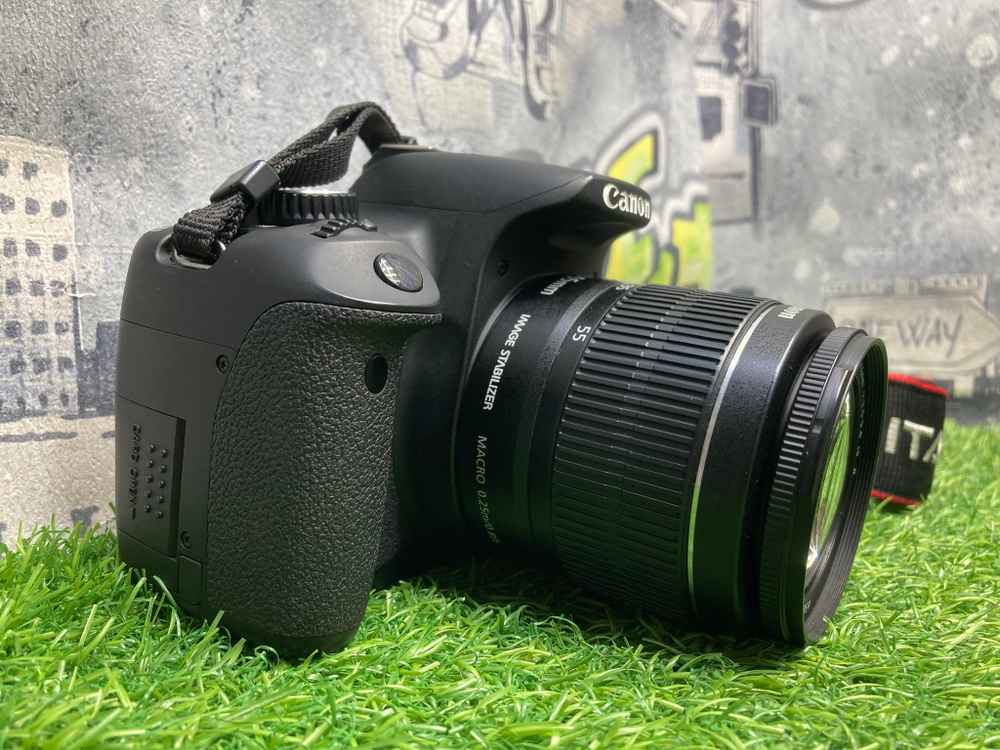 Canon 650D kit 18-55mm IS II 8.000 кадров