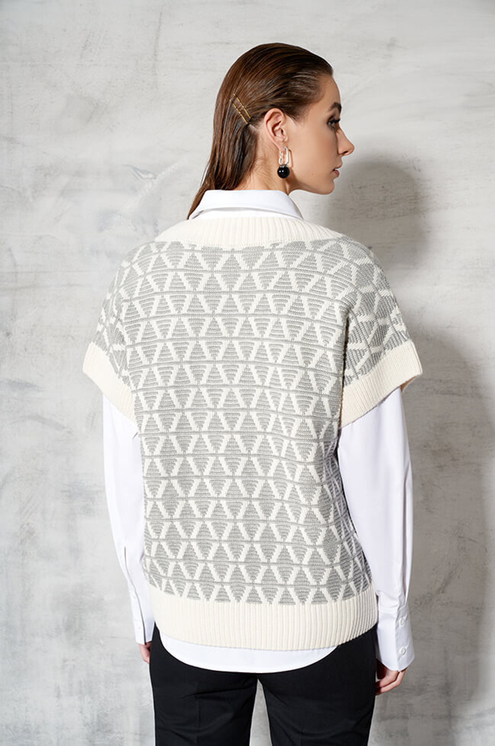 22533 Жилет женский (серый / молочный)