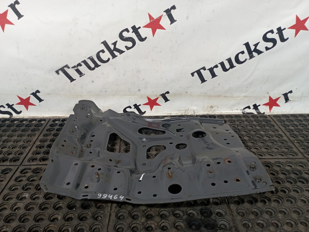 Кронштейн подножки левой 2020г.