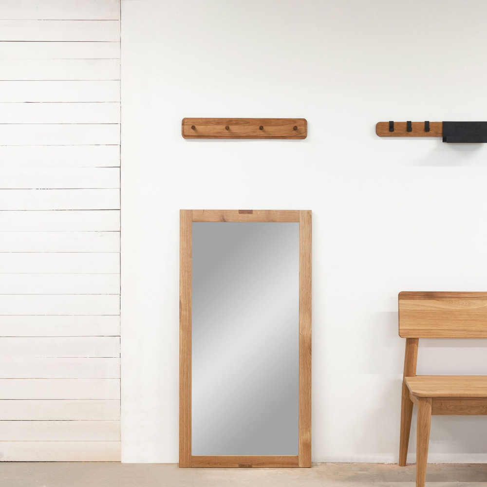 Настенная вешалка для одежды из дуба