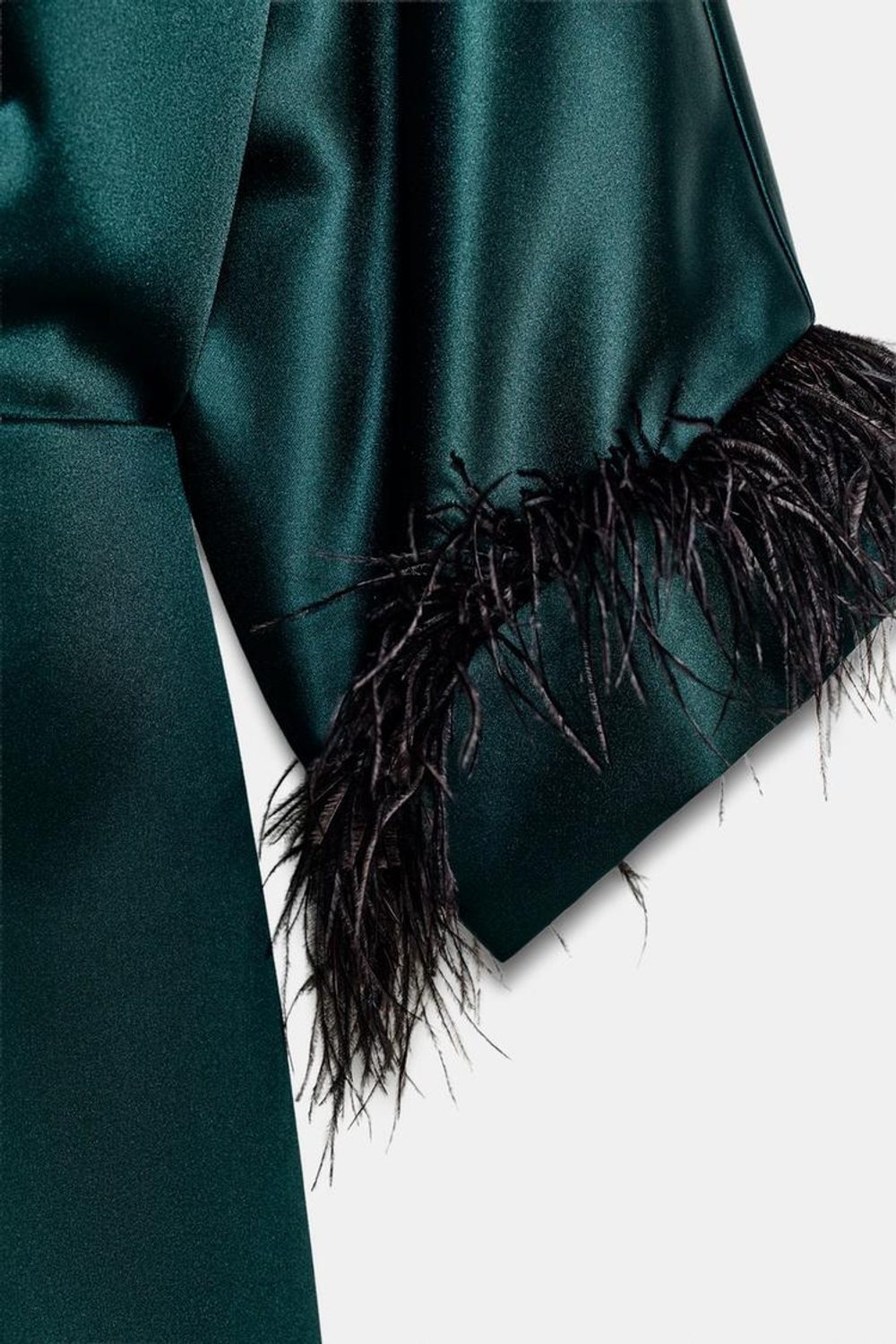 ZARA КОРОТКОЕ АТЛАСНОЕ ПЛАТЬЕ С ПЕРЬЯМИ, ТЕМНО-ЗЕЛЕНЫЙ