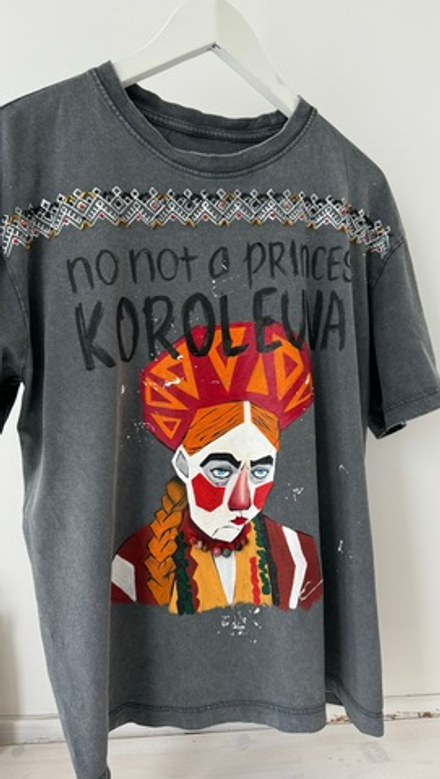 Футболка Korolevna