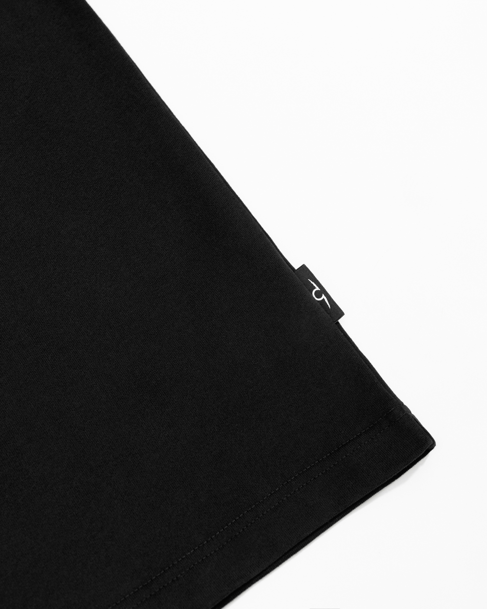 Футболка черная с лого на груди XXXL