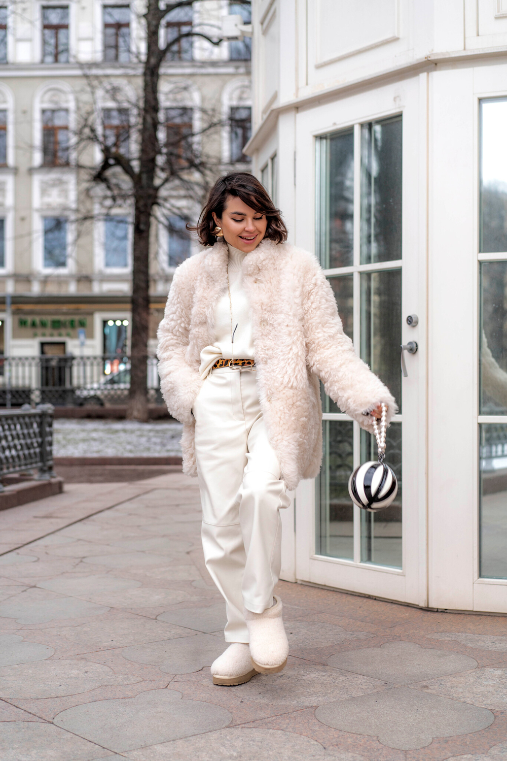 Дубленка двусторонняя Тиградо белая