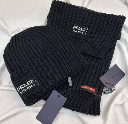 Комплект шапка и шарф Prada