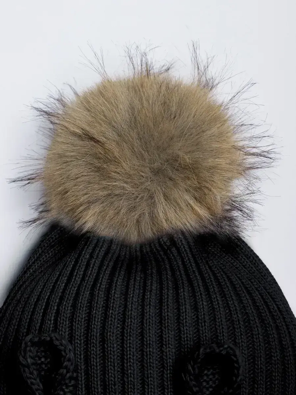 Шапка зимняя с помпоном и ушками для девочки