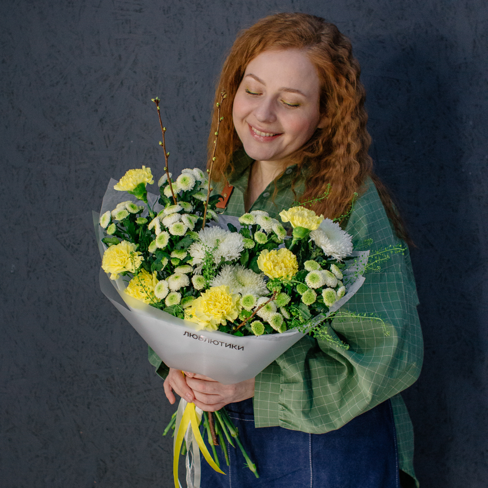 134. Суперстойкий букет в весенних оттенках с ветками вишни
