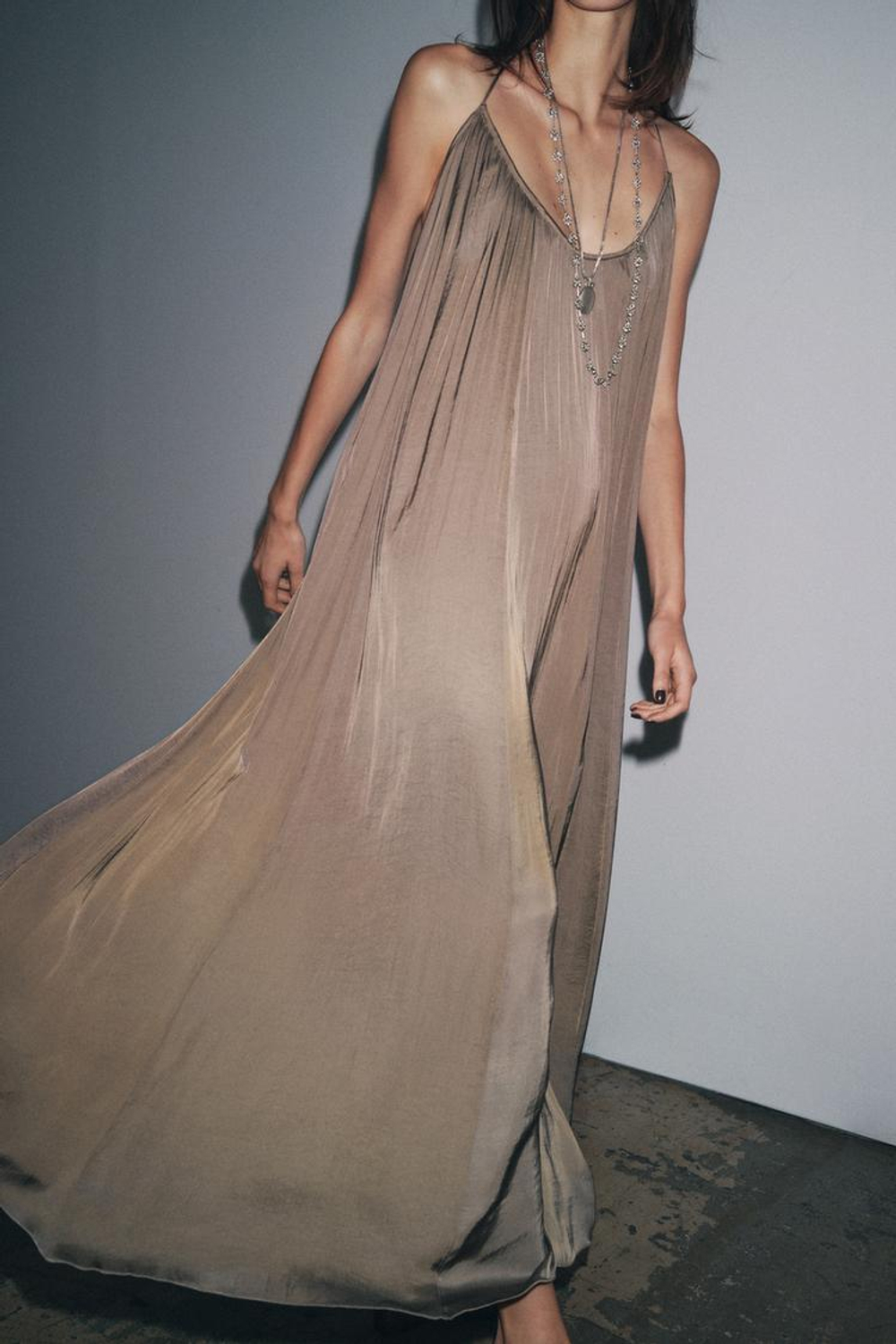 ZARA ДЛИННОЕ АТЛАСНОЕ ПЛАТЬЕ ZW COLLECTION, СЕРО-КОРИЧНЕВЫЙ