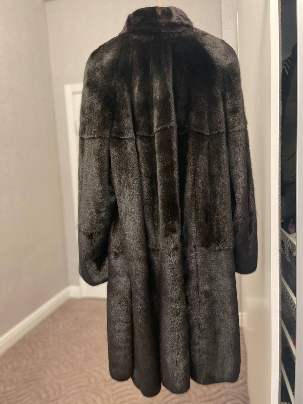 Шуба MR FURS BY MAKIS ROUSSOULIS