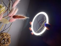 ULK-F73 SW-DIM-RECH WHITE Зеркало карманное с подсветкой. с диммером. Серия Backstage. Аккумулятор Li-Ion 150мАч. в-к. Теплый свет3000К-Белый свет4000К-Дневной свет6500К. Белый. ТМ Uniel