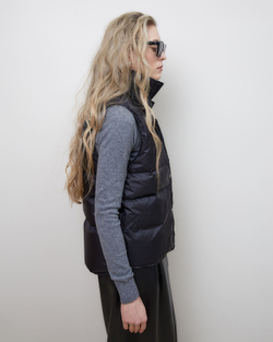 Жилет пуховый из итальянского нейлона черный