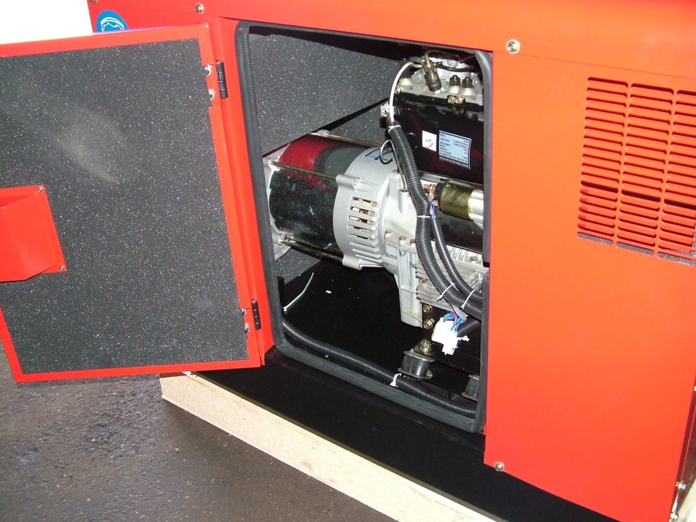 Дизельный генератор 10 кВт АМПЕРОС LDG12-3S в шумозащитном кожухе с автозапуском