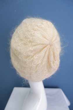 Шапка светлая шерстяная