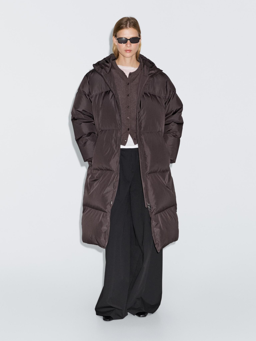 Massimo Dutti Удлиненный непромокаемый пуховик с капюшоном, коричневый