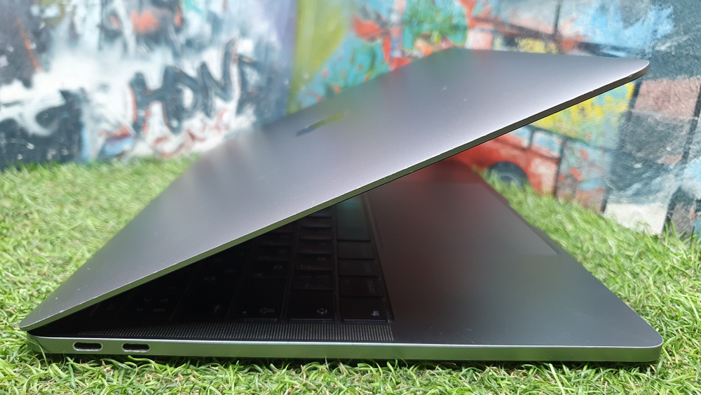 MacBook Pro 13 (2017, два порта Thunderbolt 3) Retina i5/8Gb/SSD 256Gb/A1708