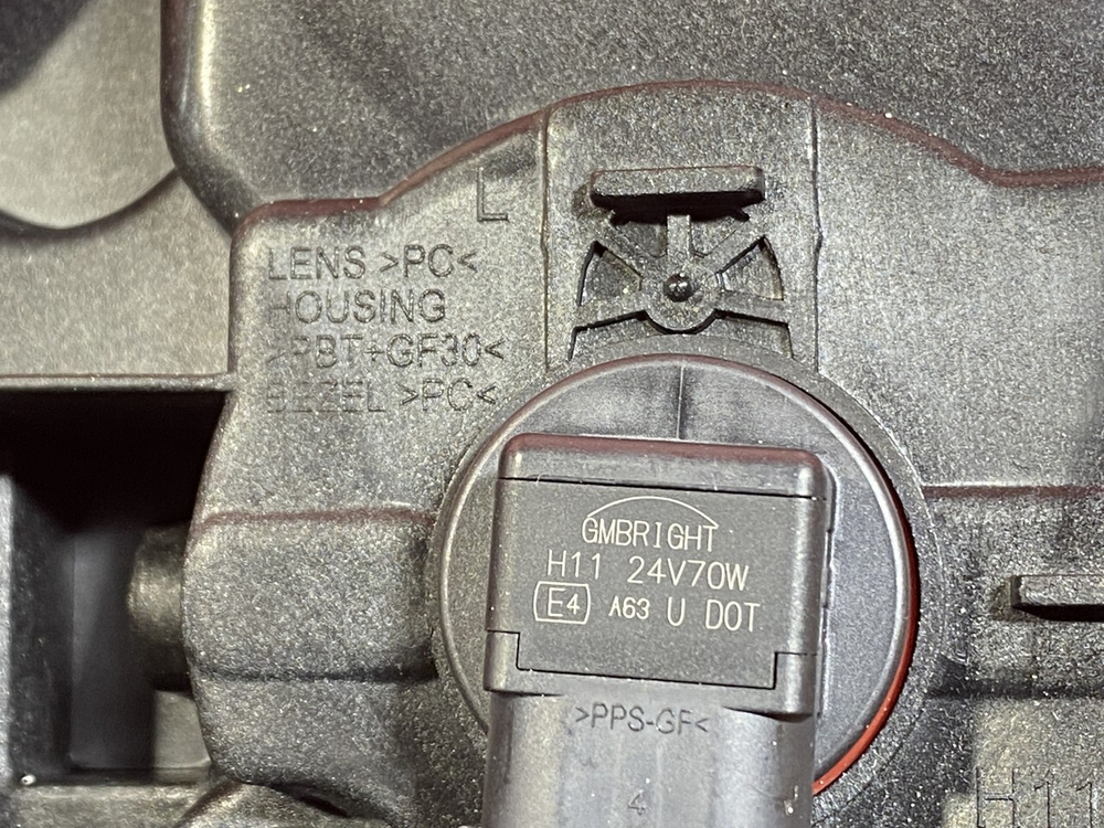 Фара противотуманная левая