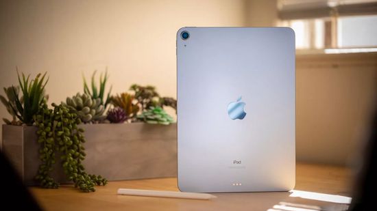 Apple iPad Air 2022 vs Apple iPad Air 2020 - Сравнение производительности процессора, видеокарты, характеристик, экрана, камеры, цветов и дизайна.
