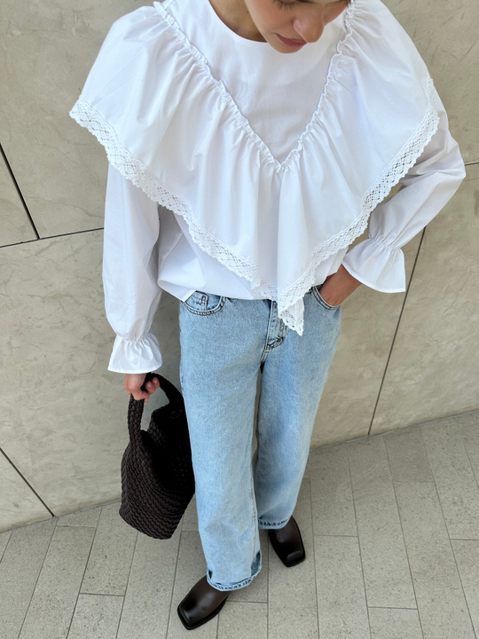 Блуза с воротником с шитьем