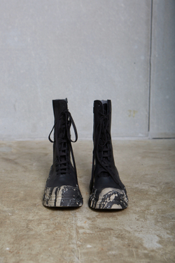 БОТИНКИ С КАМУФЛЯЖНОЙ ПОДОШВОЙ