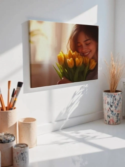 Картина на стену 40 X 50 Девушка с тюльпанами