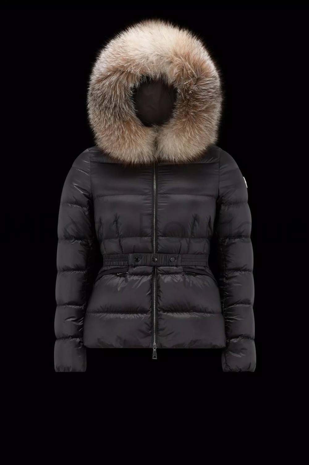 Женский короткий пуховик Moncler Boed (Монклер) с меховой отделкой на капюшоне