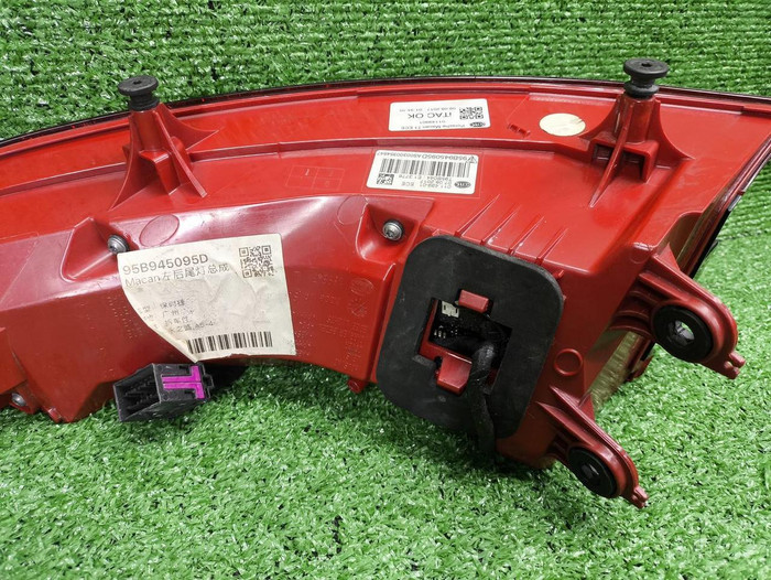 Фонарь левый внешний Porsche Macan 95b (2014-2018)