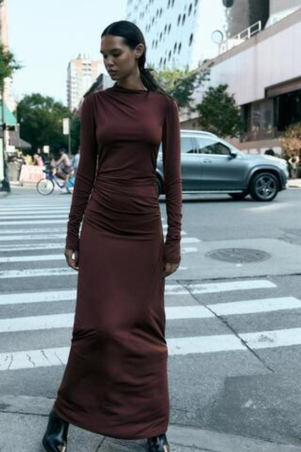 ZARA ДЛИННОЕ ПЛАТЬЕ С ДРАПИРОВКОЙ, ТАБАЧНЫЙ
