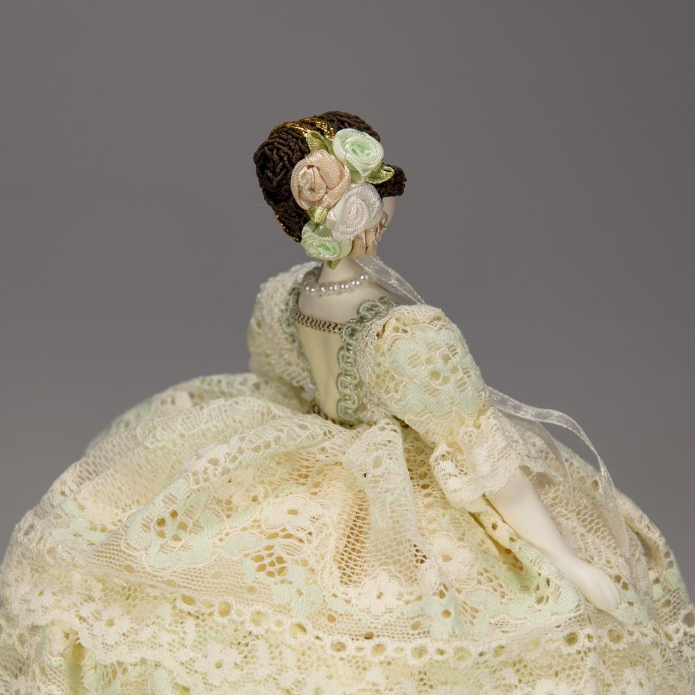 Кукла-шкатулка "Барышня на балу"