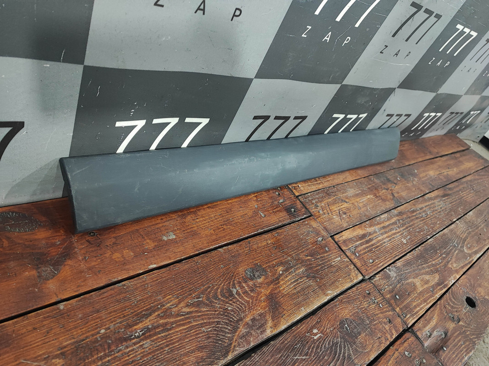 Молдинг двери передней правой Lada Largus 12-нв Б/У Оригинал 8200476580