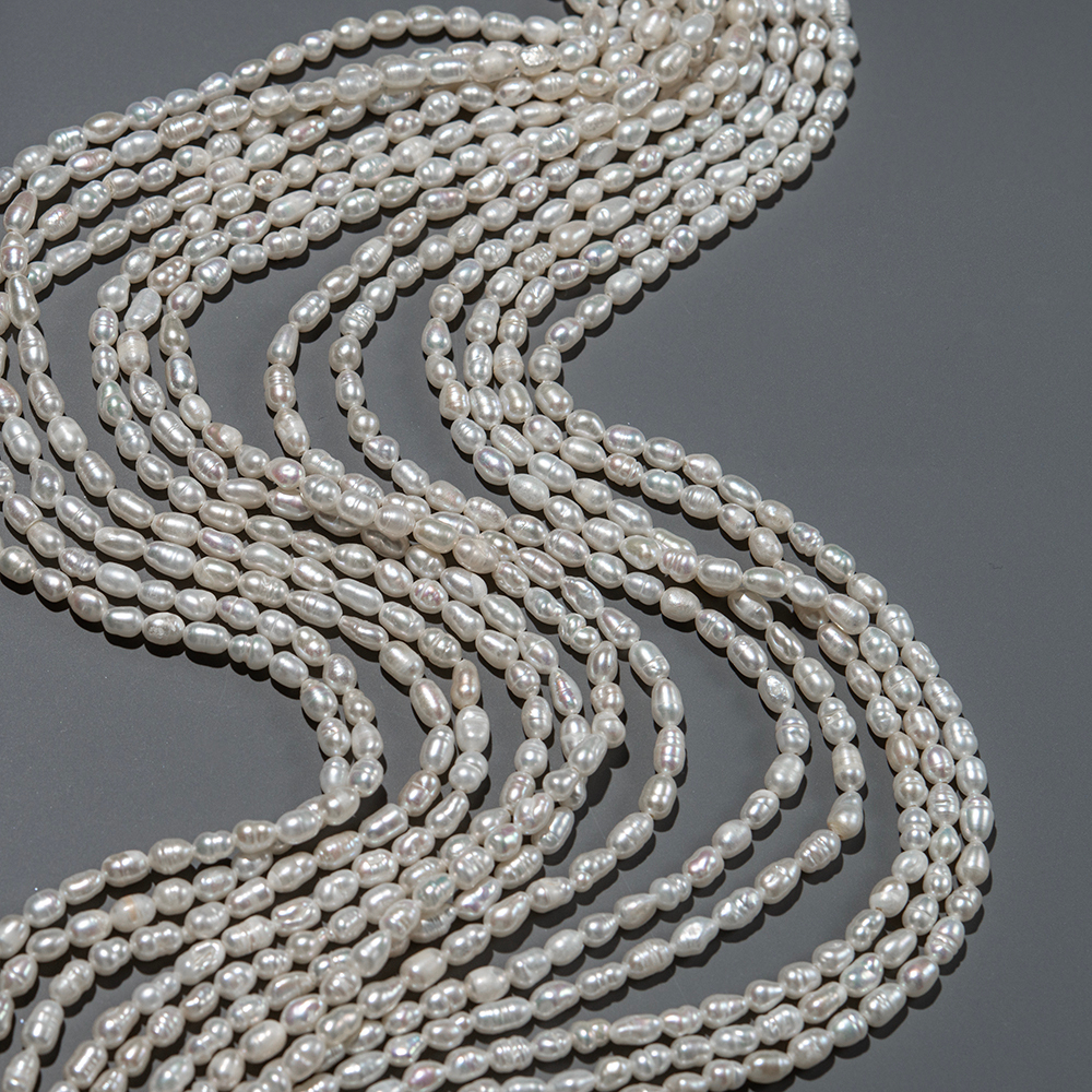 Жемчуг культивированный овальный с бороздками, белый, 4*5-6мм