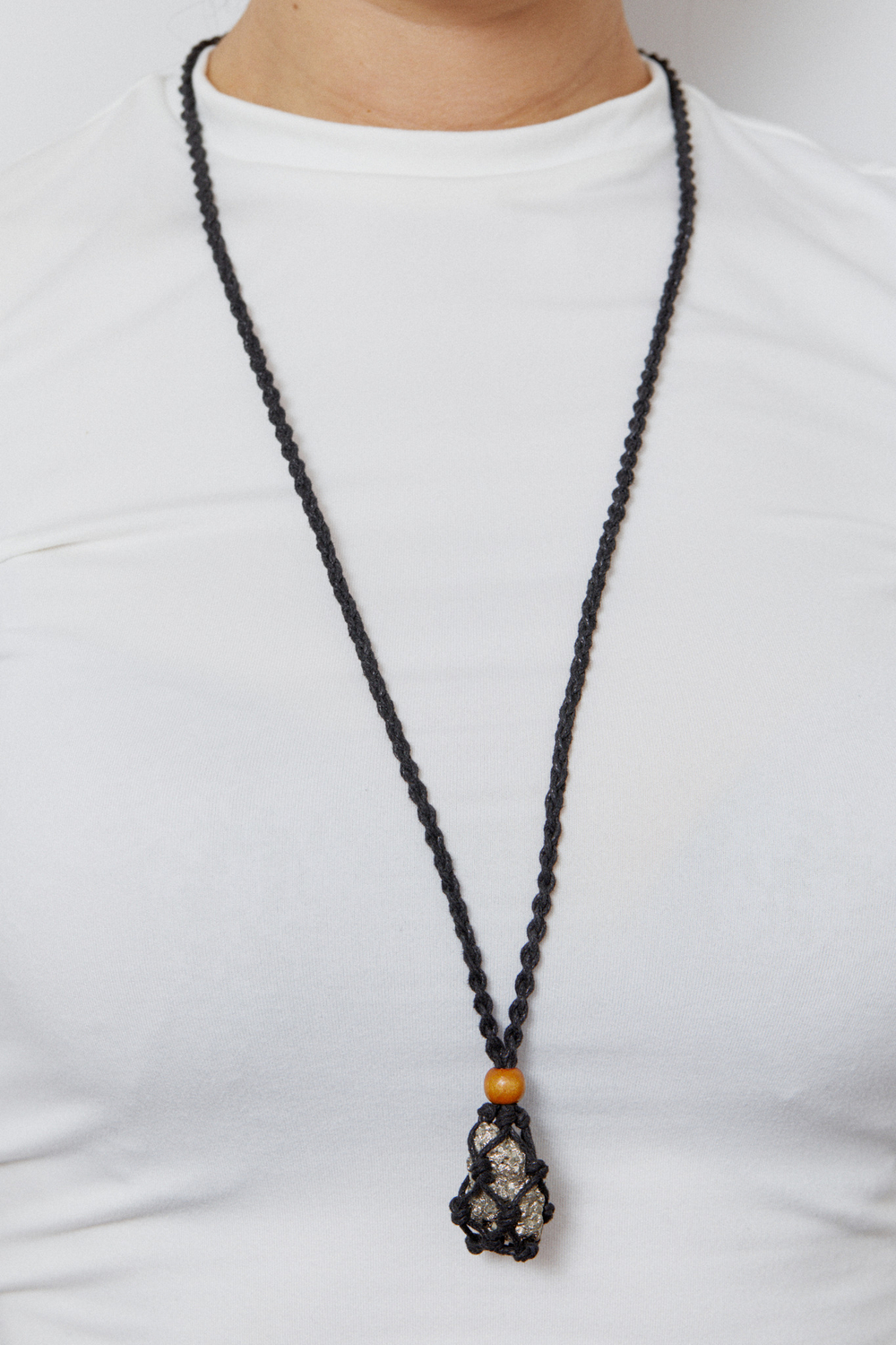 Авоська-подвеска для кристаллов черная в стиле бохо