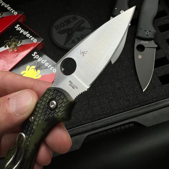 Складной нож Spyderco Dragonfly 28ZFPGR2 c клинком из стали VG-10, рукоять FRN